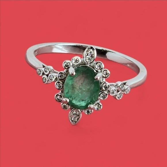 925 Sterling Silver Ring with Natural Emerald 8x6mm Gemstone & Cz - Picture 8 of 8
